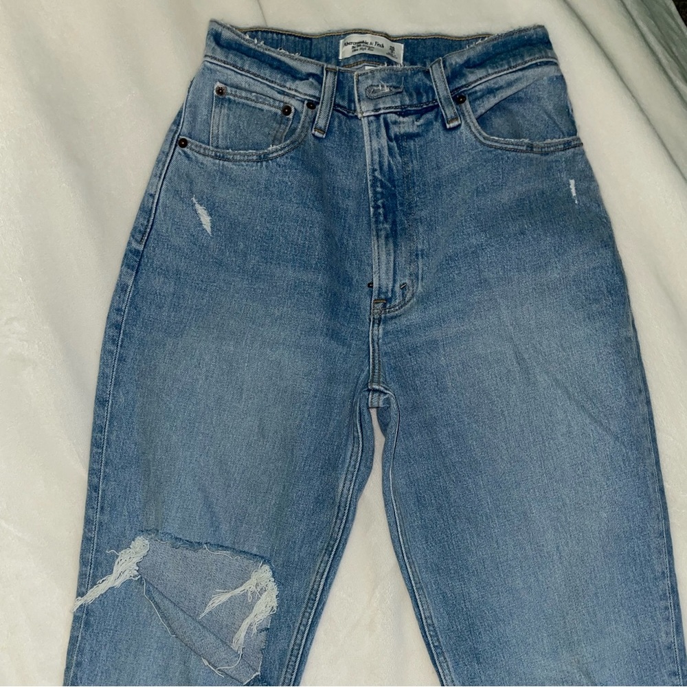 Abercrombie and Fitch the 90s Curve Love straight ultra high rise jeans!